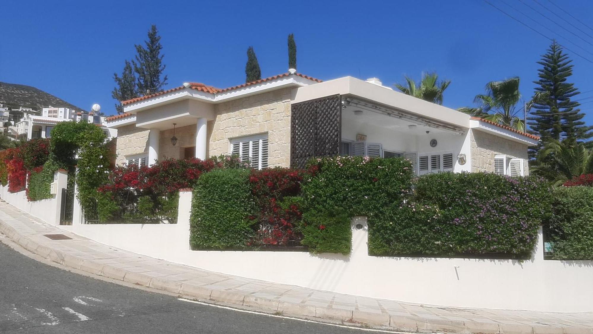 Villa Holiday: Seafront Retreat With Pool In Paphos *